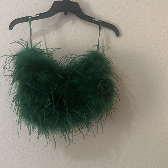 LAMARQUE Off-The-Shoulder Sleeveless Crop Top - Picture 6 of 6